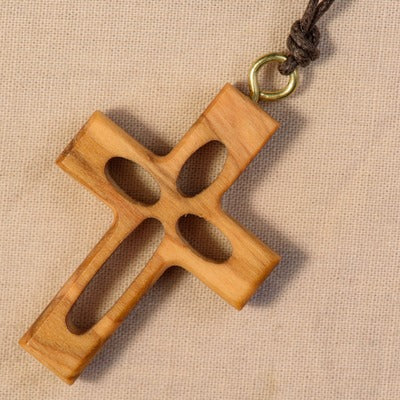 Croix Ajourée en Bois d'Olivier
