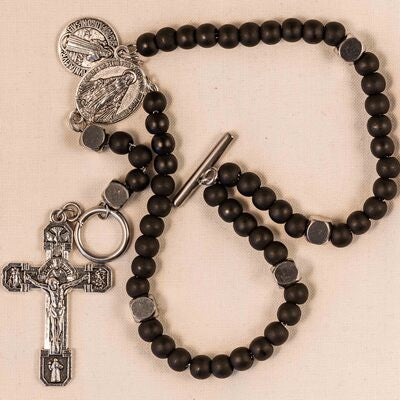 Bracelet-chapelet de combat avec 2 médailles