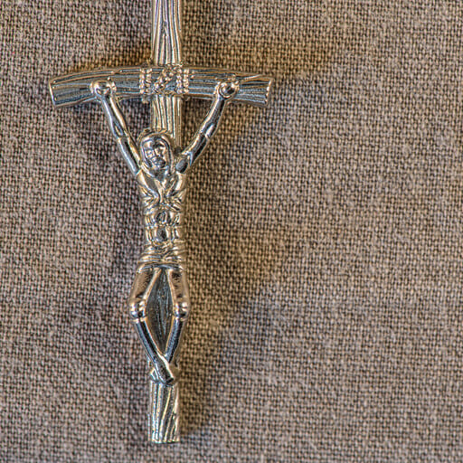 Croix argentée avec Christ