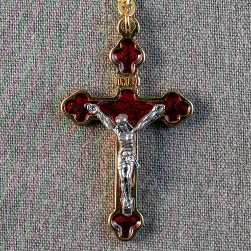 Croix avec Christ fond résine rouge