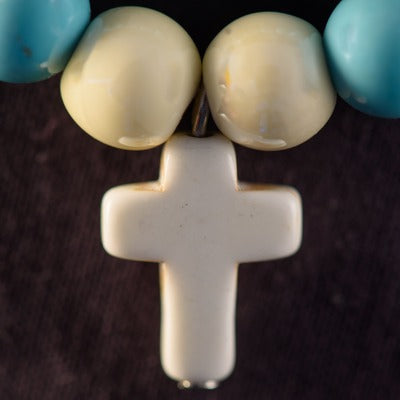 Croix en pierre blanche