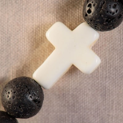 Croix en pierre blanche