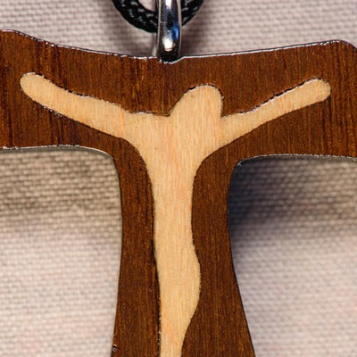 Tau christ en bois d'érable vernis