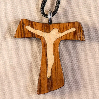 Pendentif Croix en Bois d'Érable Vernis avec cordon - TAU CHRIST