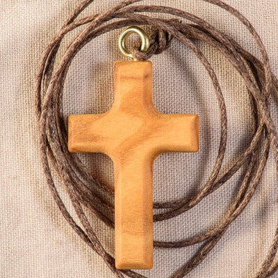 Pendentif Croix en Olivier avec cordon