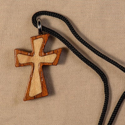 Pendentif Croix en Bois d'Érable Vernis avec cordon - 2 Tons